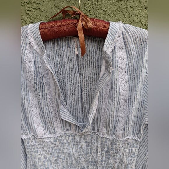 EUC FREE PEOPLE Gingham & Lace Blue & White Sinched Waist Open V-NECK Blouse XS - Picture 7 of 12